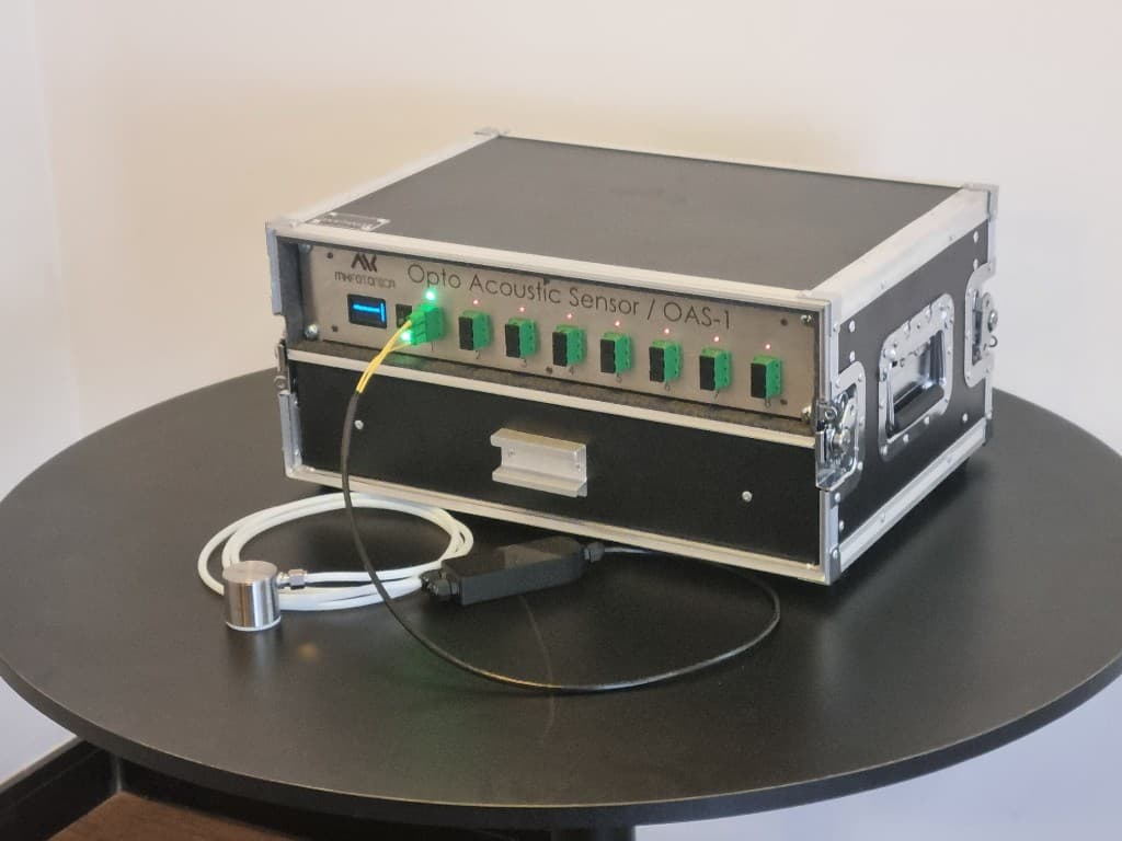 MK Photonics Opto Acoustic Sensor OAS-1 — flight-case rack with fiber ports and status display